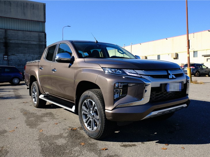 Pick-Up Mitsubishi L200 Doppia Cabina